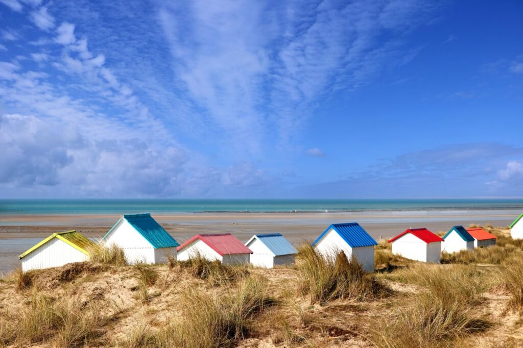 Cabines de plage sur la cote normande
