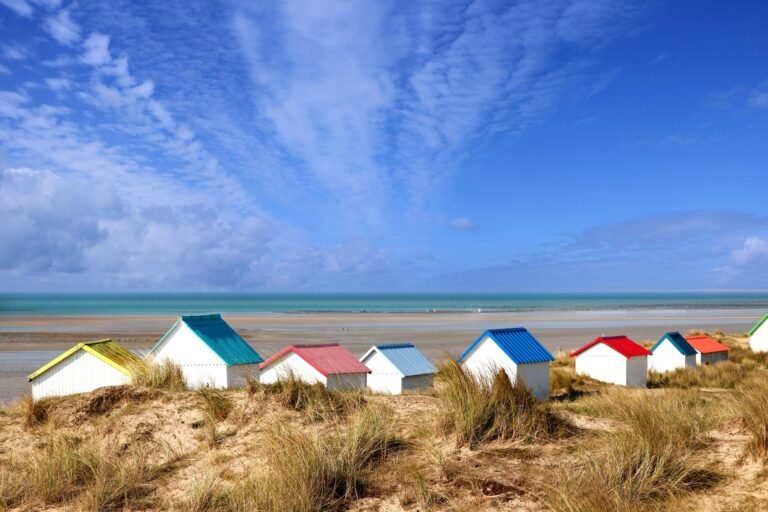 Cabines de plage sur la cote normande