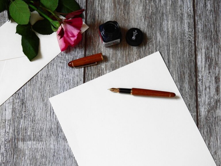 Lettre manuscrite en cours d'ecriture